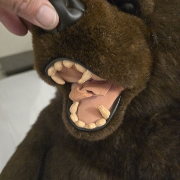 Very large realistic bear plush - Picture 3 of 5